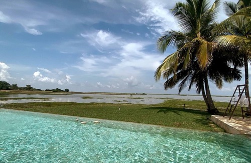 Ayapel Villa | Experience TRAVESIAS at VIBRA HERMOSA with Spa & Breakfast