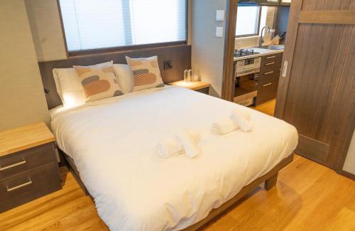 Kitaazumi-gun Hotel | Discover T Square Hakuba: Family-Friendly with Hot Tub