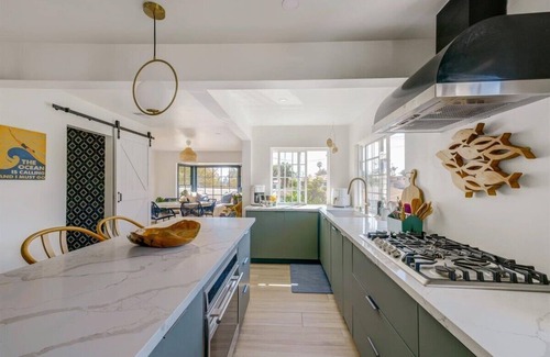 San Clemente House | T Street Beach House - Modern Stay with Oceanfront Views