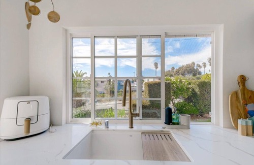 San Clemente House | T Street Beach House - Modern Stay with Oceanfront Views