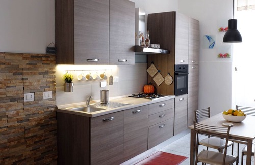 La Spezia Apartment | Modern T. T House Apartment with Spa & Breakfast Amenities