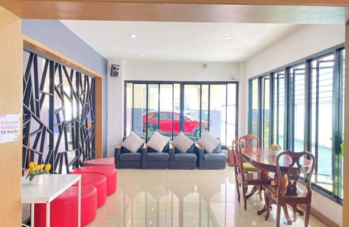 Pak Kret Hotel | Affordable T.U.B. Mansion with Family-Friendly Amenities