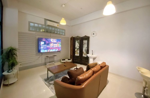 Pak Kret Hotel | Affordable T.U.B. Mansion with Family-Friendly Amenities