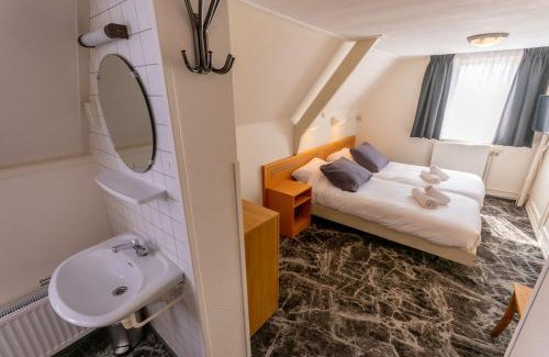 Midsland Hotel | Comfort and Convenience at Wapen van Terschelling Hotel