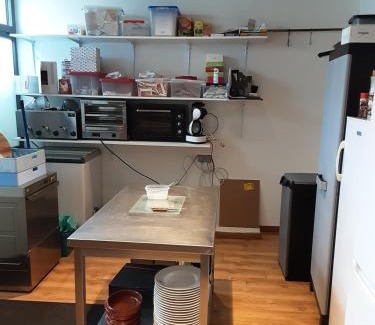 Steenhuize-Wijnhuize Apartment | Relaxing Experience at ’t Wielerpension with Pool & Dining