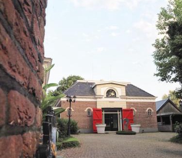 Wirdum Apartment | Family-Friendly 't Wirdummer Hof with Pet and Child Amenities