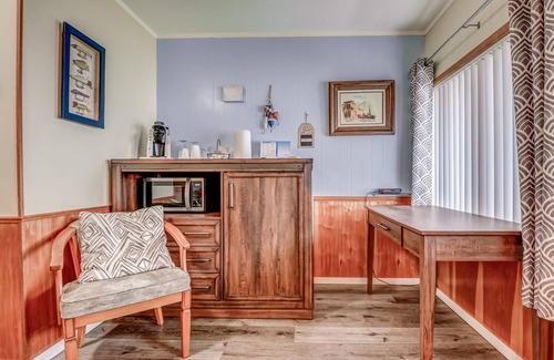 Depoe Bay Apartment | Pet-Friendly Cutter at Trollers Lodge with Ocean Views
