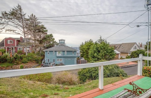 Depoe Bay Apartment | Pet-Friendly Cutter at Trollers Lodge with Ocean Views