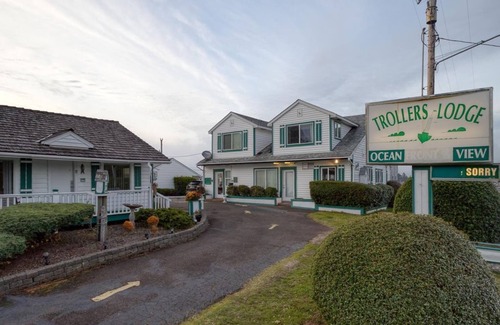 Depoe Bay Apartment | Pet-Friendly Cutter at Trollers Lodge with Ocean Views