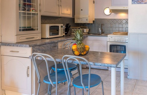 Larmor-Plage Apartment | Cozy Studio Larmor-Plage with Spa & Kitchen Amenities