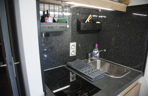Vannes Apartment | Renovated T1 Bis: 9.4/10 Rated, Walk to Center & Station