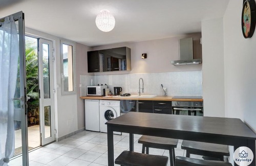 Saint-Denis Apartment | Comfortable Zoysia Hotel – Renovated Near Saint-Denis Center