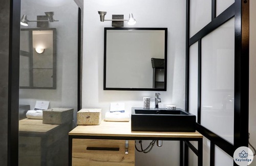 Saint-Denis Apartment | Comfortable Zoysia Hotel – Renovated Near Saint-Denis Center