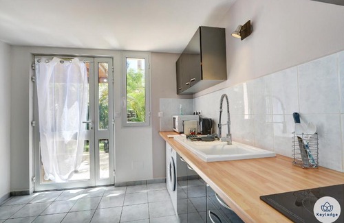 Saint-Denis Apartment | Comfortable Zoysia Hotel – Renovated Near Saint-Denis Center