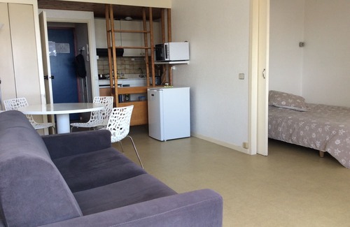 La Rochelle Apartment | Scenic T1Bis with Marina View & Poolside Relaxation