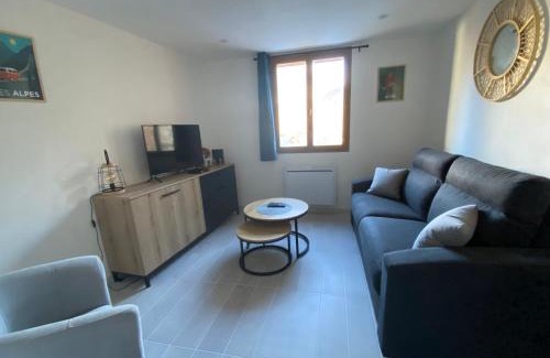 Chateauroux-les-Alpes Apartment | Comfortable T2 Just Steps from the Village with Pet Friendly Amenities