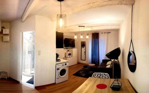 Hotel-de-Ville Apartment | Pet-Friendly Getaway Steps from Mucem in Vieux Port