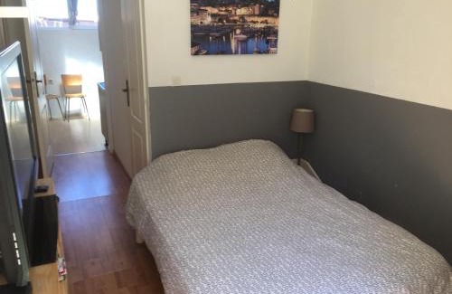 Bompard House | Serene T2 with Terrace, Just 1 km from the Beach