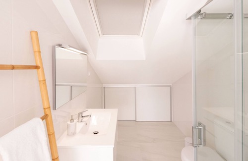 Santa Comba Apartment | Family-Friendly T2+1 Villa with Breathtaking Minho Views