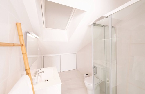 Santa Comba Apartment | Family-Friendly T2+1 Villa with Breathtaking Minho Views