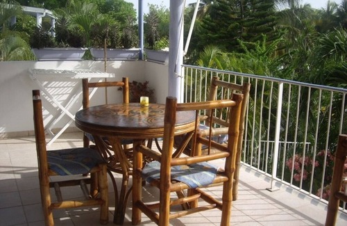 Le Gosier Apartment | Beachside T2 with Pool and Ocean View – Guest Rated 10/10