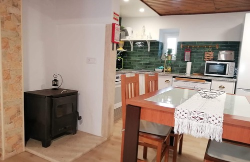 Casal do Pardo Cottage | Relaxing T2 with Pool, Garden, and Beach Access