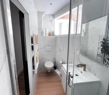 Matabiau Apartment | Cozy T2 with Private Terrace in Central Location