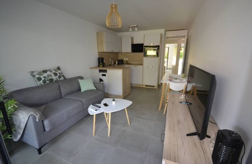 La Faviere Apartment | Perfect Oceanfront Cabin with Pool, 400m to the Beach