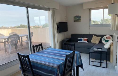 Anglet Apartment | Scenic T2 Anglet with Ocean Views and Golf Access