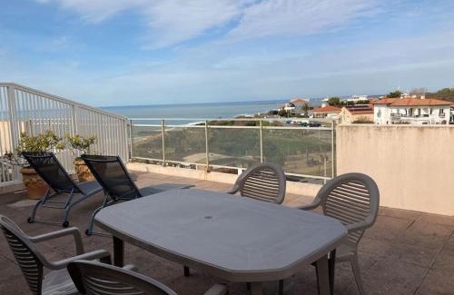 Anglet Apartment | Scenic T2 Anglet with Ocean Views and Golf Access