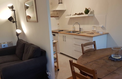 Couronne Urbaine Apartment | Modern T2 Apartment Near Historic Parc Jourdan – 9.8/10 Rated