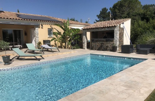 Saussines Apartment | Pet-Friendly T2 Apartment with Pool, 30 Minutes from Beach