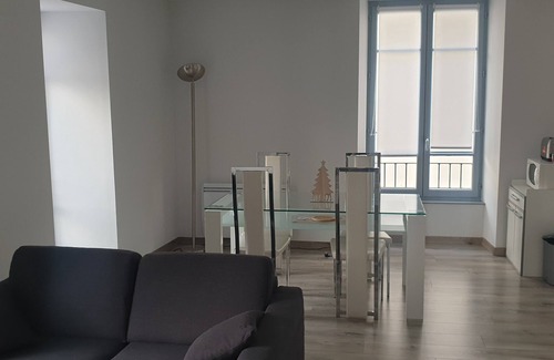 Ax-les-Thermes Apartment | Central T2 Apartment: Family-Friendly with Kitchen Access