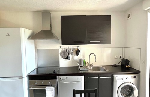 Saint-Cyr-sur-Mer Apartment | Charming T2 Apartment Near Lecques Beach with Pool & Air Con