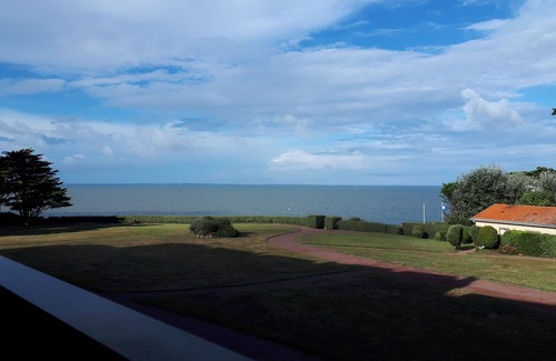 Pornic Apartment | Oceanfront T2 Apartment with Pool and Spa Amenities