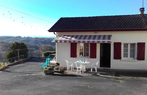 Berenx Apartment | Relaxing T2 Apartment: Garden, Terrace & Pet-Friendly Stay