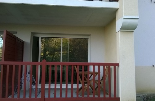 Cambo-les-Bains Apartment | Charming T2 Apartment Steps from Spa with Pool Access