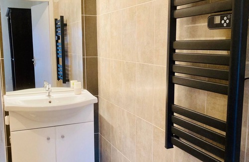 Bizanos Apartment | Cozy T2 Apartment Near Pau with Garden and Pet Access