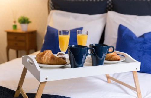 Notre-Dame Apartment | Discover Le Versaillais: Steps from the Château
