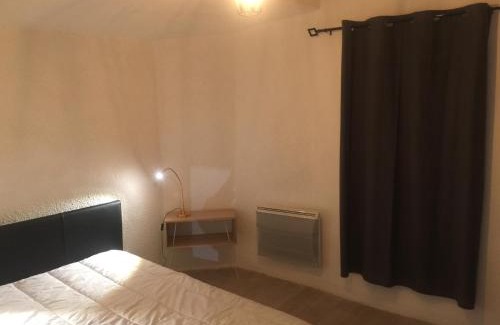Vedene Apartment | Stylish T2 with Terrace, Climate Control & Fiber Box