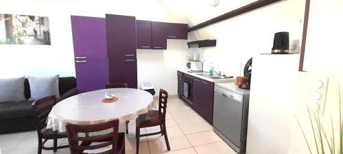 Azay-le-Rideau Apartment | T2 avec terrasse, table de Ping-pong, parking privé au centre d'Azay