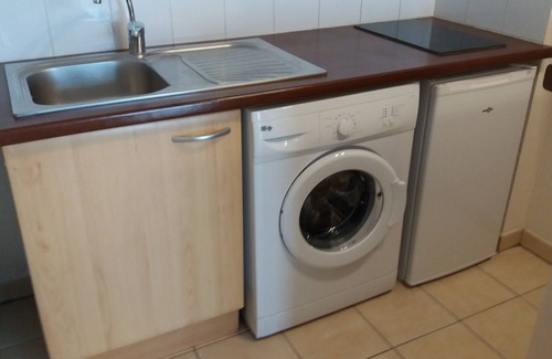 Leguevin Apartment | Pet-Friendly Retreat at T2 Banlieue Toulouse with Pool
