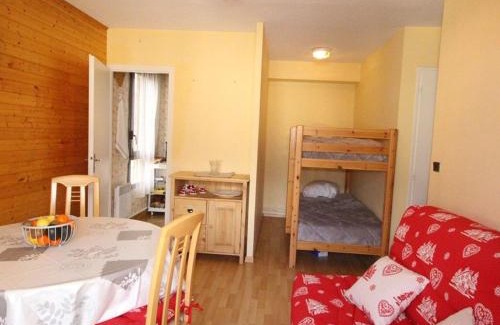 Bagneres-de-Luchon Apartment | Cozy T2 at Luchon Cable Car with Balcony & Garage