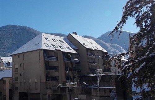 Bagneres-de-Luchon Apartment | Cozy T2 at Luchon Cable Car with Balcony & Garage