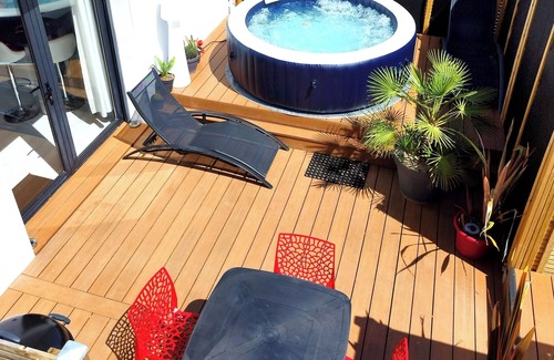 Biarritz Apartment | Artistic Escape at T2 bis Neuf: Poolside Relaxation Awaits