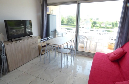 Palavas-les-Flots Apartment | Cozy T2 Cabin with Pool, Terrace & Ocean Views for 4