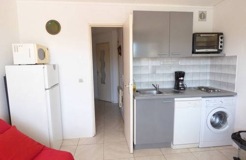 Palavas-les-Flots Apartment | Cozy T2 Cabin with Pool, Terrace & Ocean Views for 4