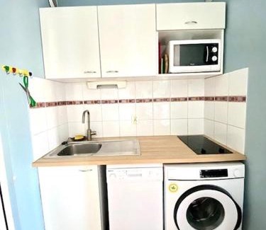Saintes-Maries-de-la-Mer Apartment | T2 cabine avec piscine collective, parking, climatisation, pour 4 personnes