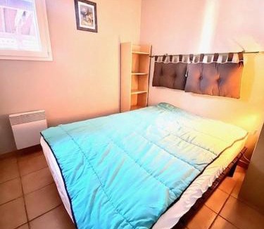Saintes-Maries-de-la-Mer Apartment | T2 cabine avec piscine collective, parking, climatisation, pour 4 personnes