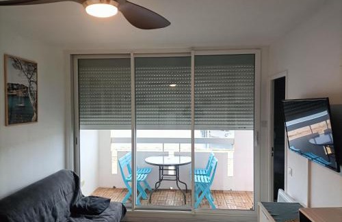 Leucate Apartment | Beautiful T2 Cabin with Breathtaking Harbor Views